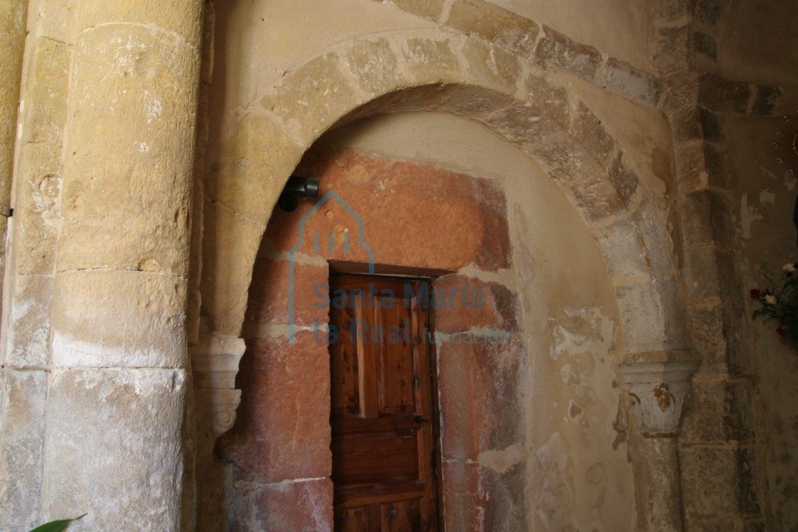 Arcos cegados en el presbiterio de la capilla meridional Arcos cegados en el presbiterio de la capilla meridional