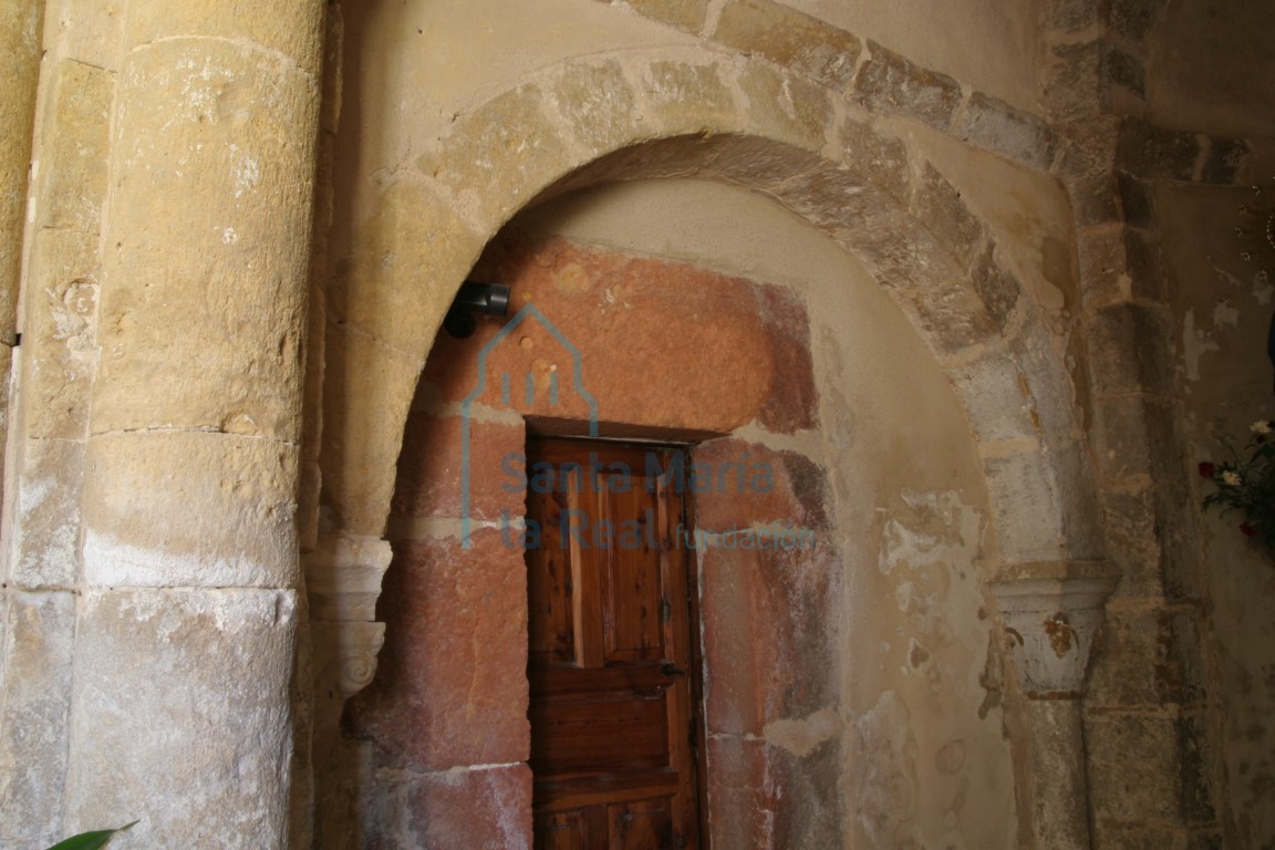 Arcos cegados en el presbiterio de la capilla meridional