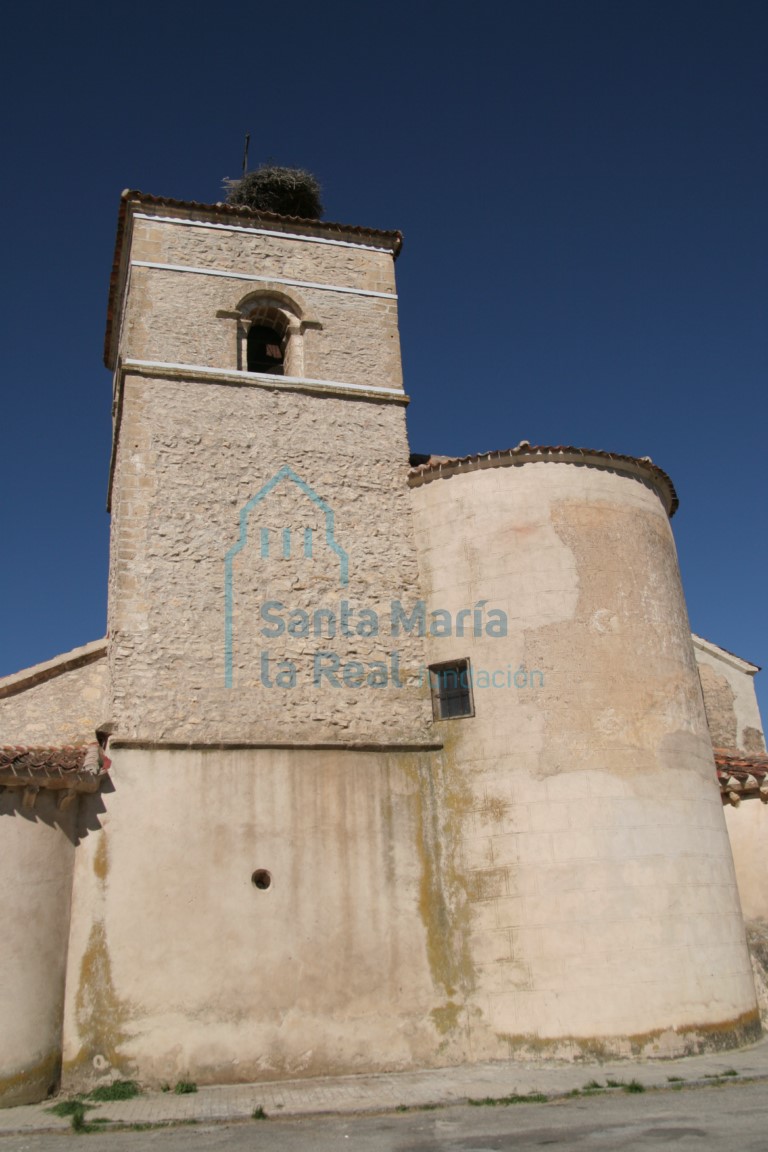 Vista de la torre y el ábside central