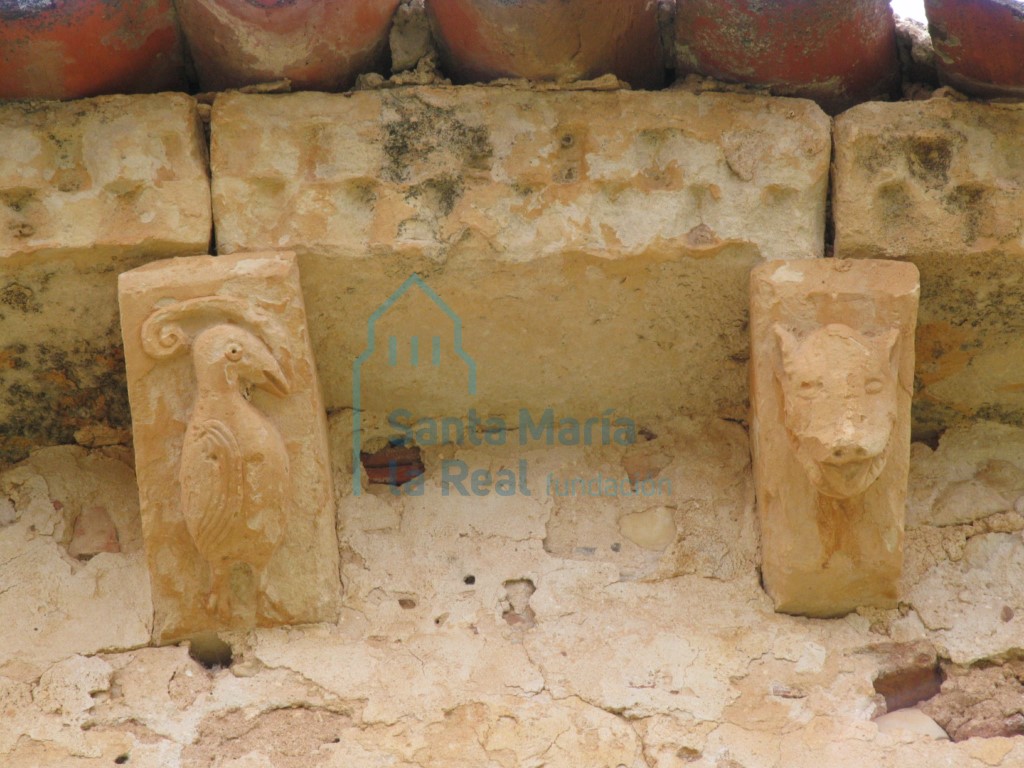 Canecillos del ábside.