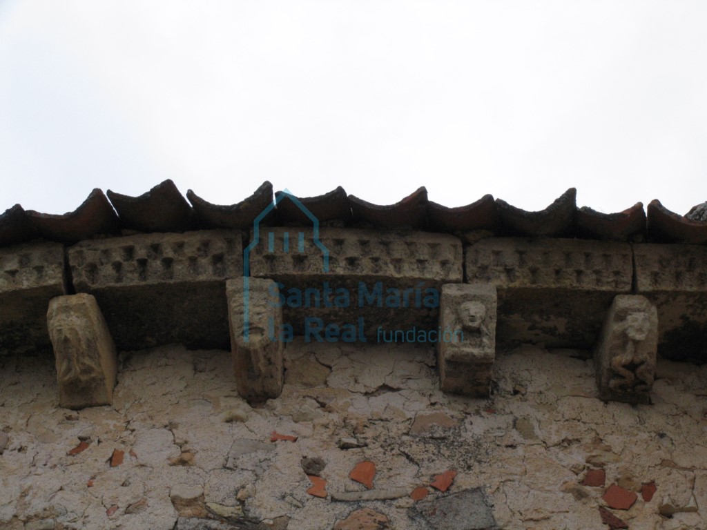 Canecillos del ábside