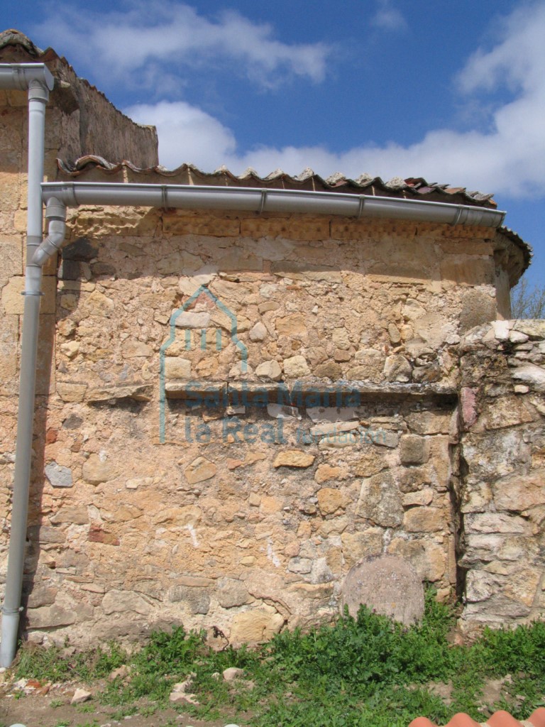Muro exterior  de capilla lateral