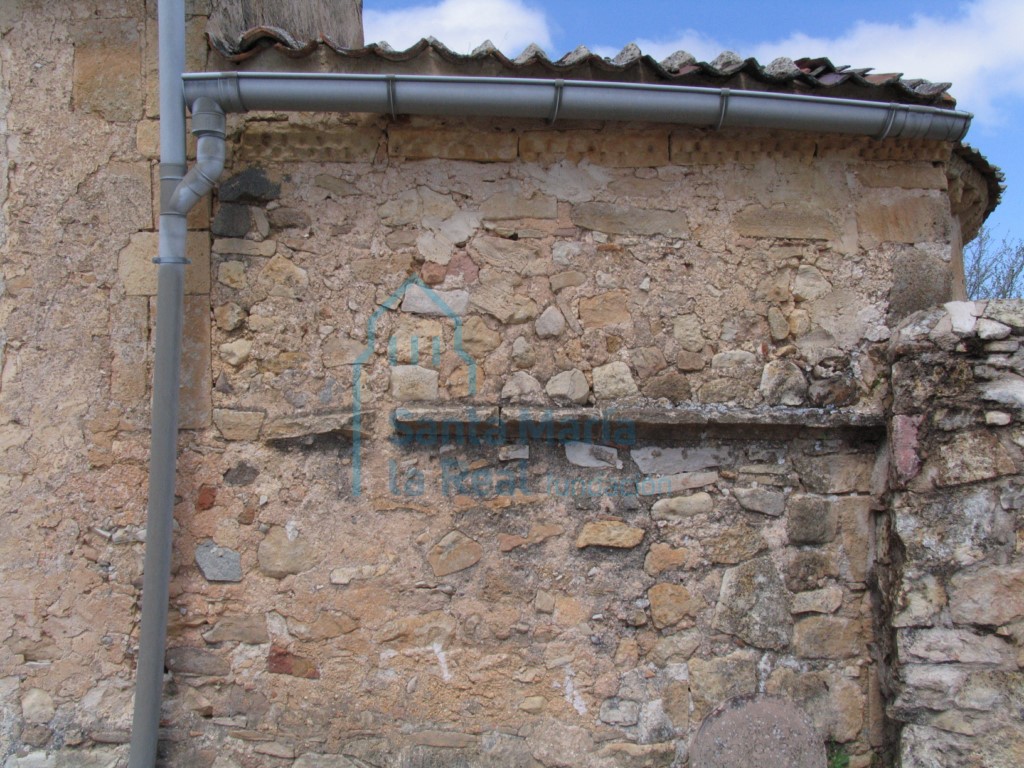 Muro exterior de capilla lateral