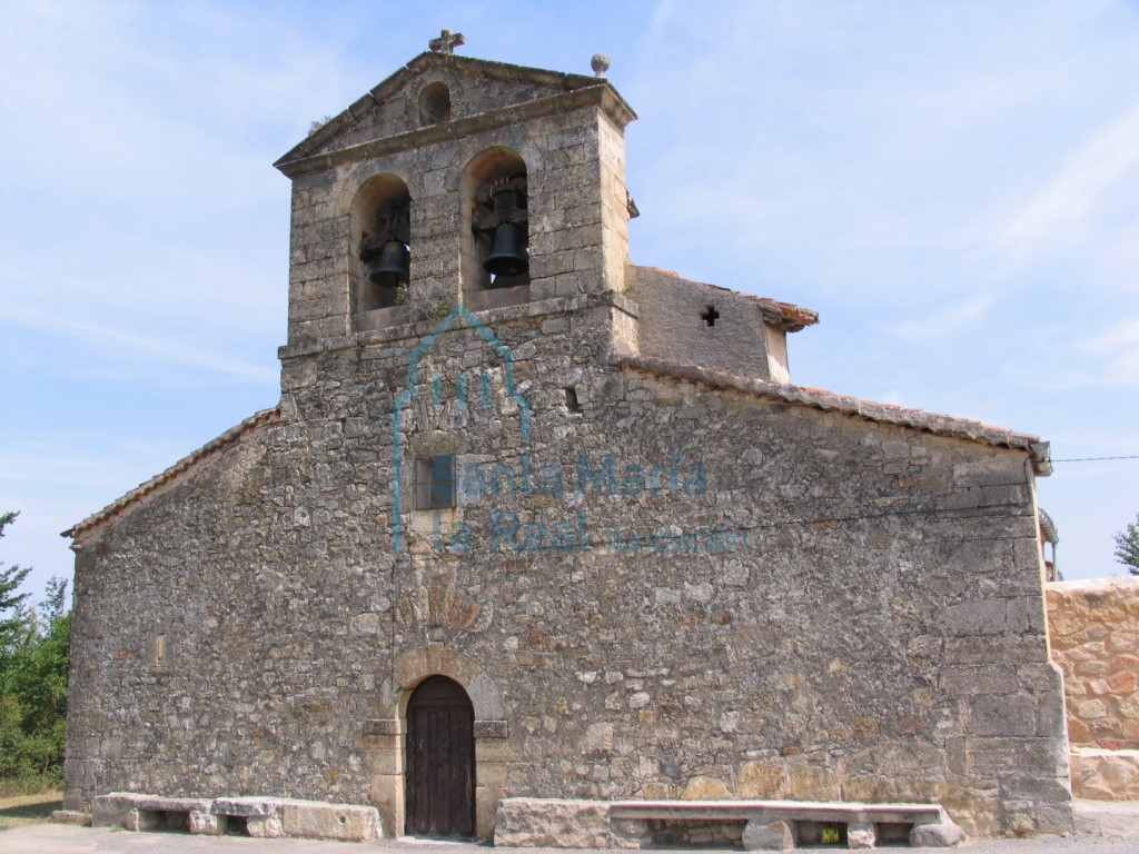 Fachada oeste con espadaña