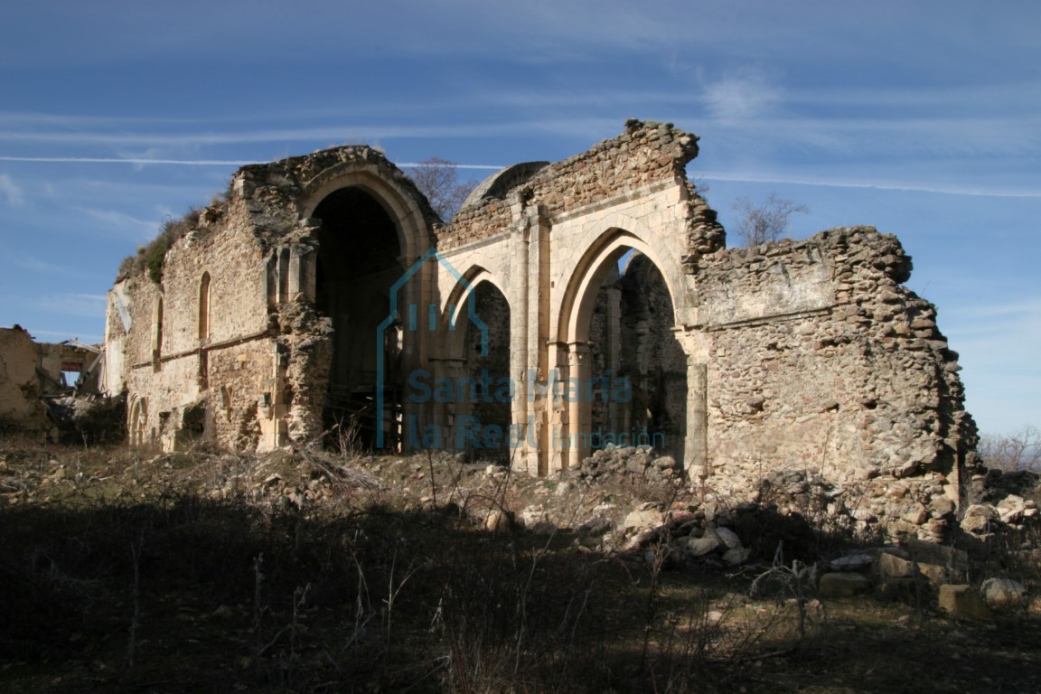 Vista general de las ruinas desde el este