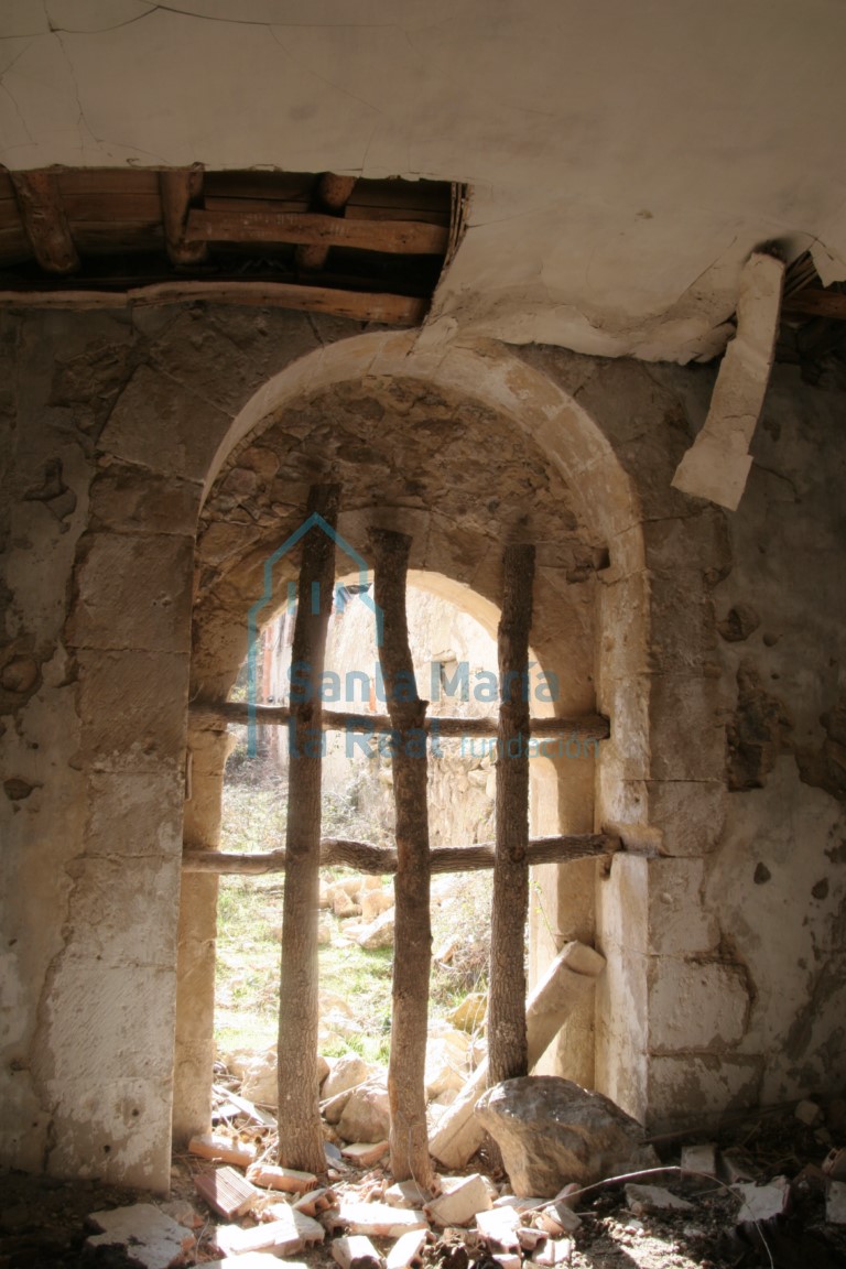 Vista del interior de un vano de la fachada meridional