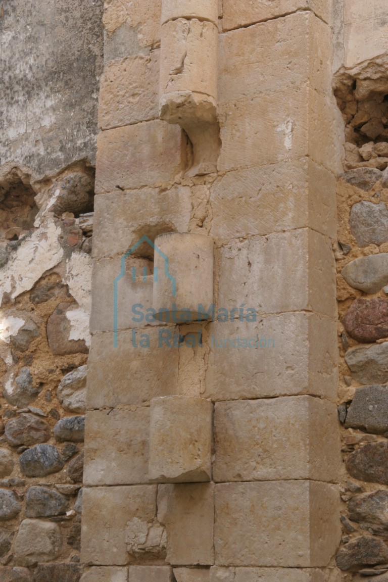 Detalle de los restos de una columna