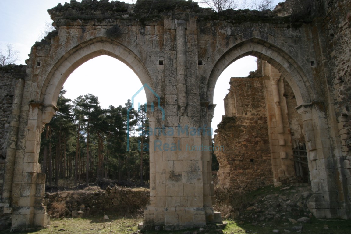 Vista de los arcos fajones de la nave central