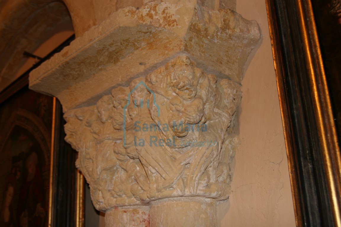 Capitel de la arquería del presbiterio