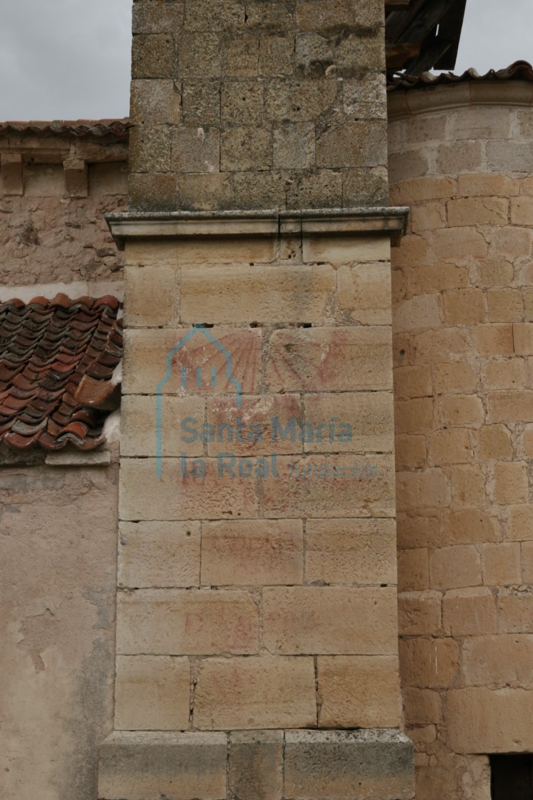Parte del muro de la espadaña Parte del muro de la espadaña