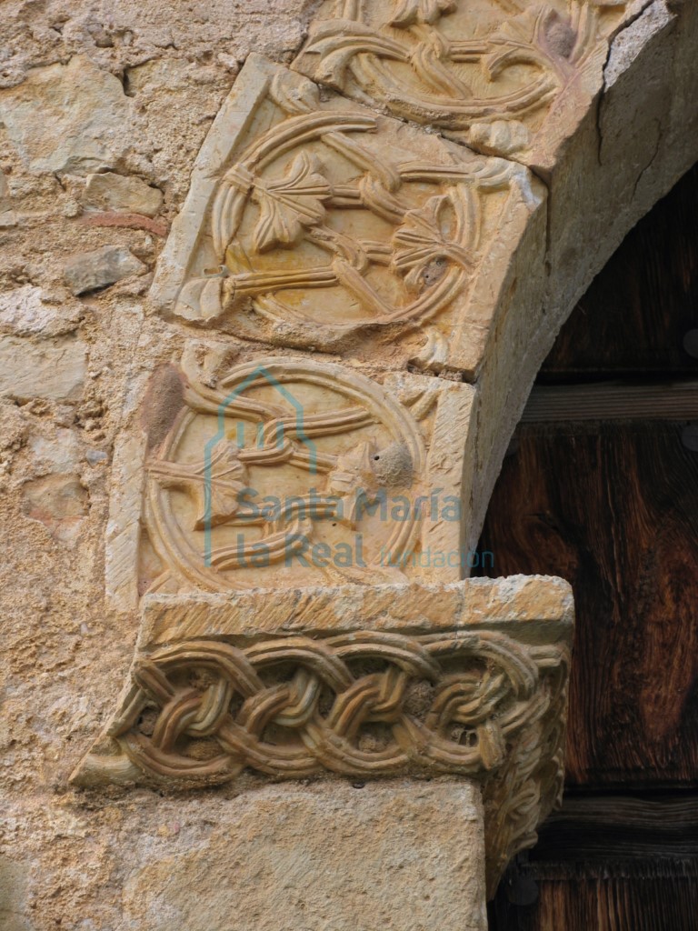 Detalle del arco de la portada meridional
