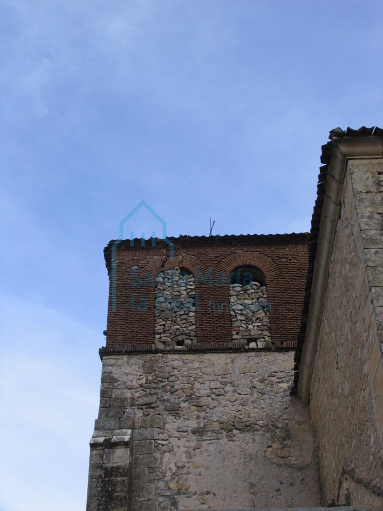 Detalle de la torre y fachada oeste