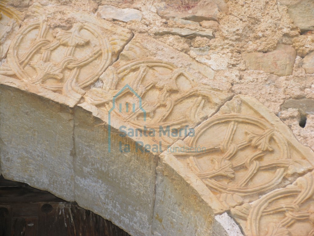 Detalle del arco de la portada