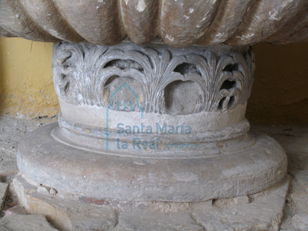 Detalle del pie de la pila