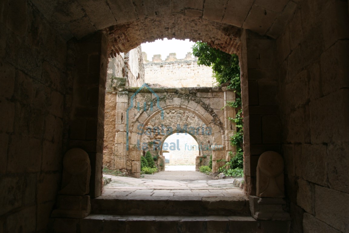 Vista de la portada de la iglesia de Santa María