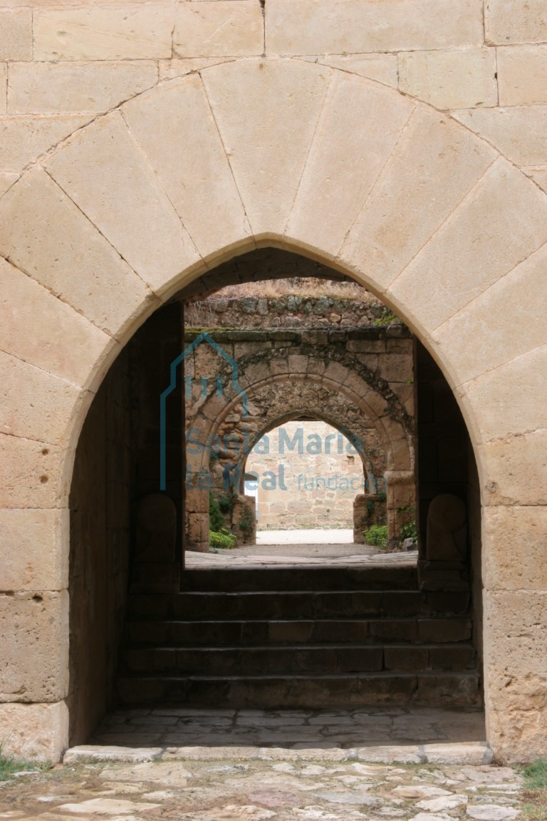 Vista de la portada de la iglesia de Santa María
