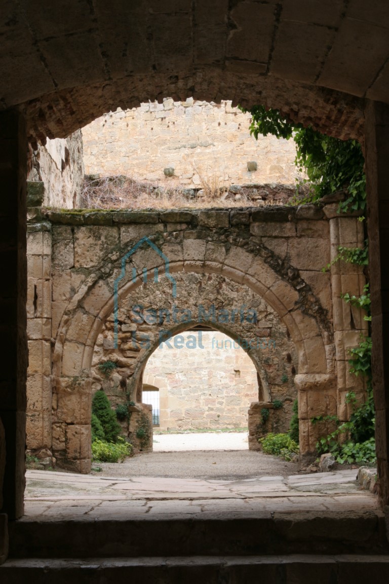 Vista de la portada de la iglesia de Santa María