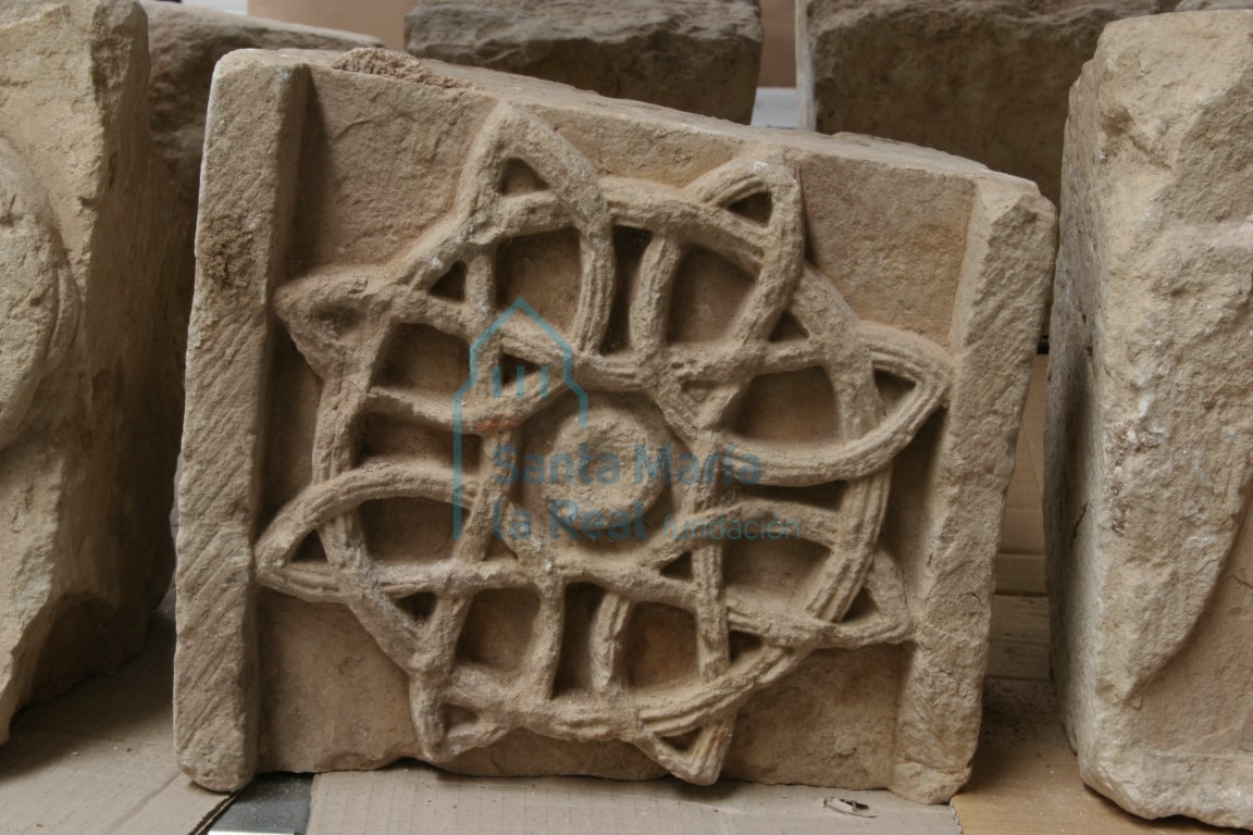 Dovela con motivos geométricos  (Museo de Segovia)