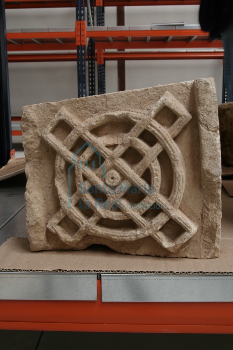 Dovela con motivos geométricos (Museo de Segovia)