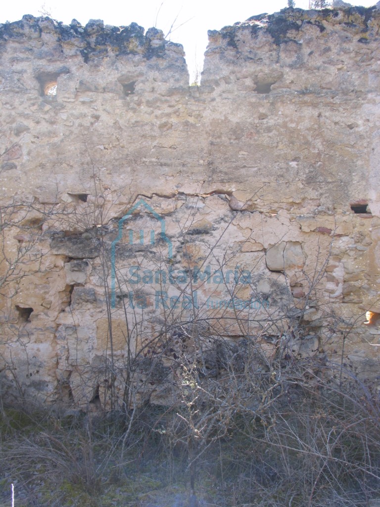 Detalle de los restos del muro