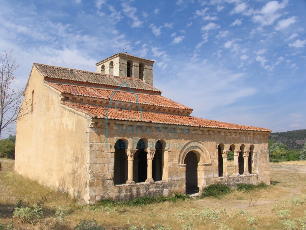 Vista de la ermita desde el sudoeste Vista de la ermita desde el sudoeste