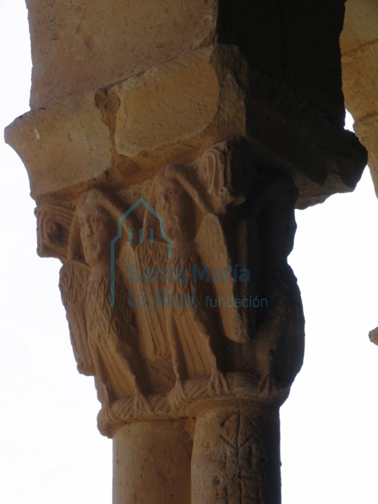 Capitel del pórtico. Arpías Capitel del pórtico. Arpías