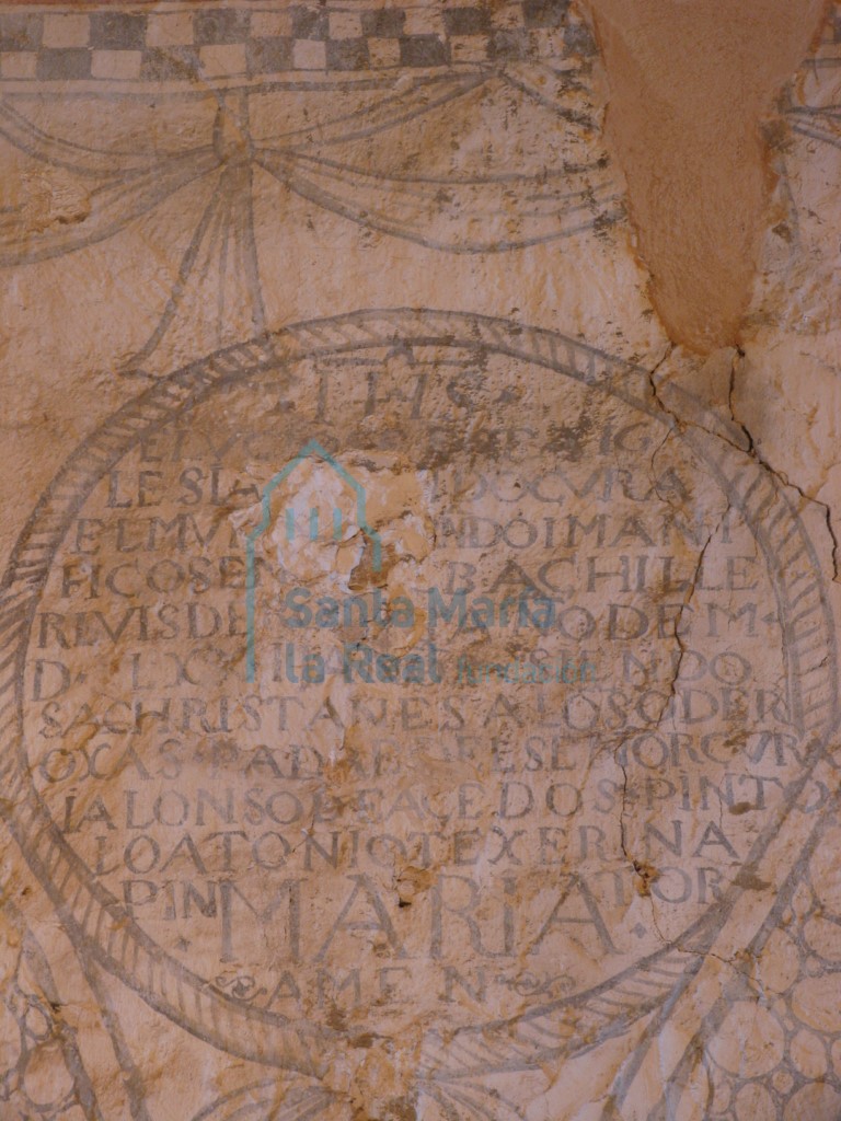 Inscripción pintada con nombre y fecha  de realización