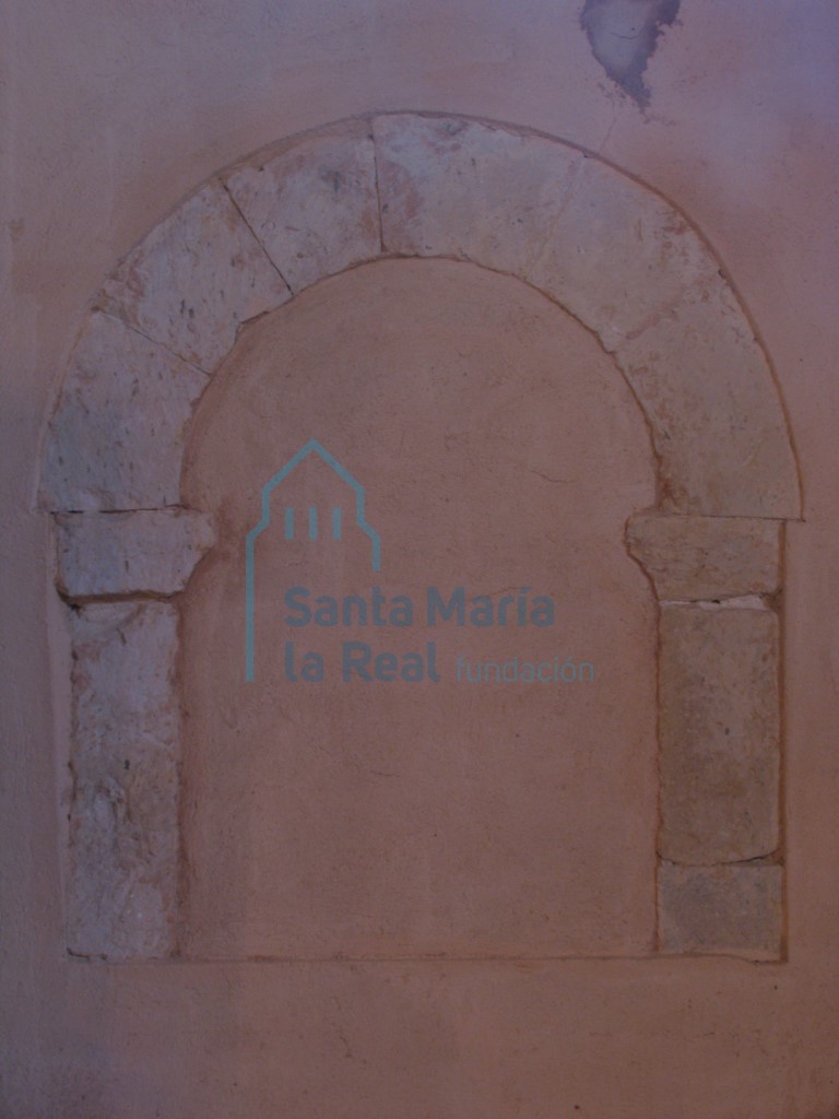 Arco cegado en el muro