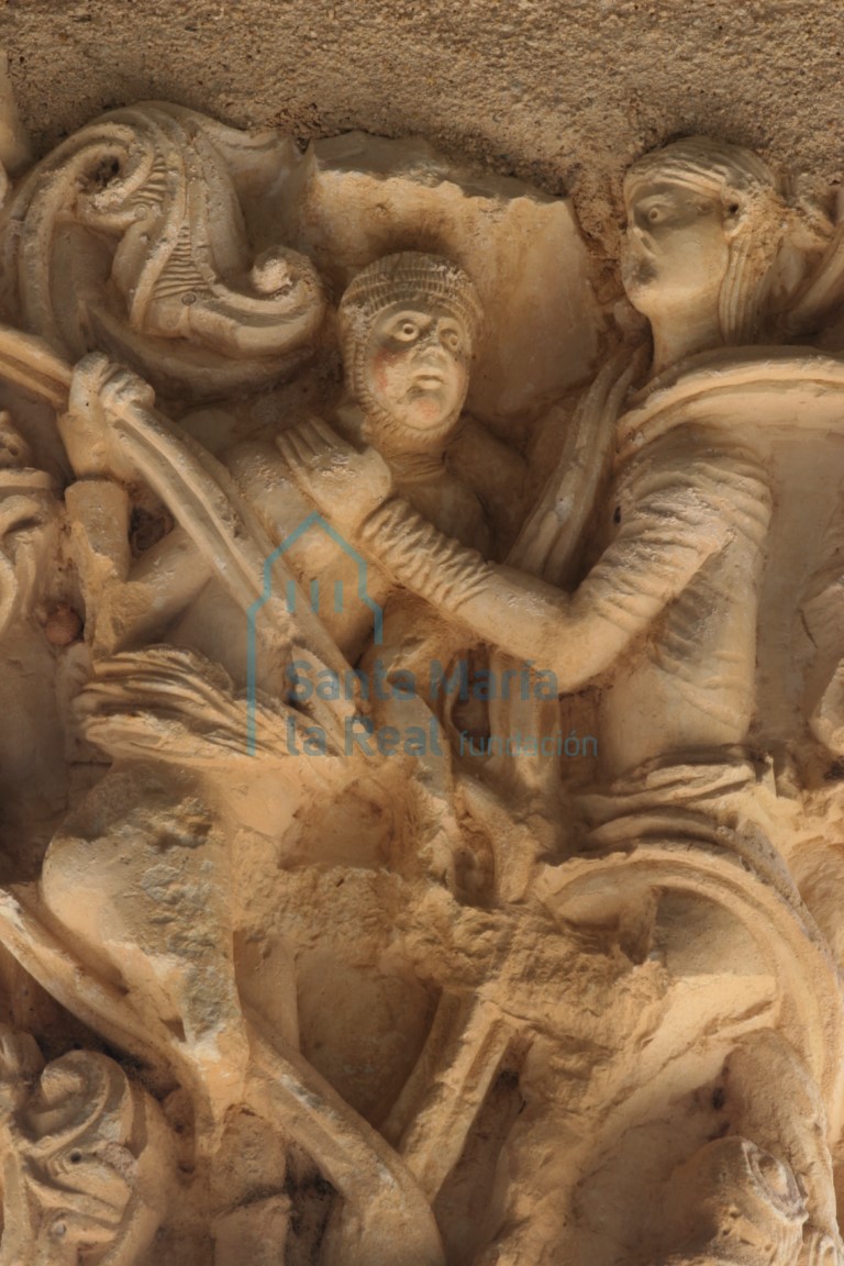 Detalle de un de los capiteles del pórtico