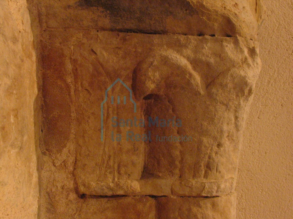 Capitel del arco meridional del ábside norte