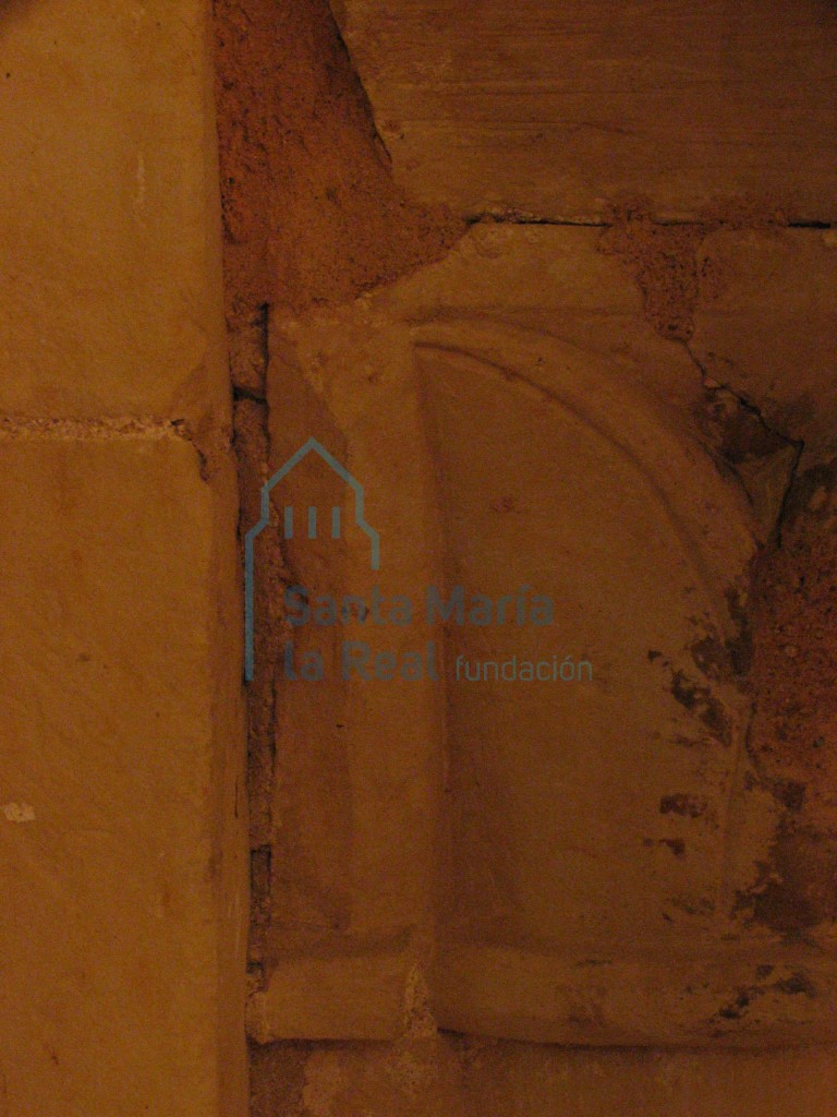 Capitel del arco del ábside norte