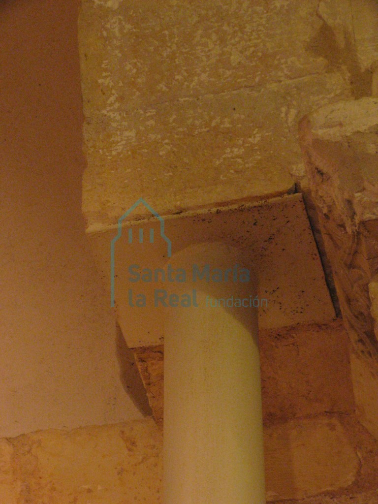 Pilar sustentante metálico en el ábside norte