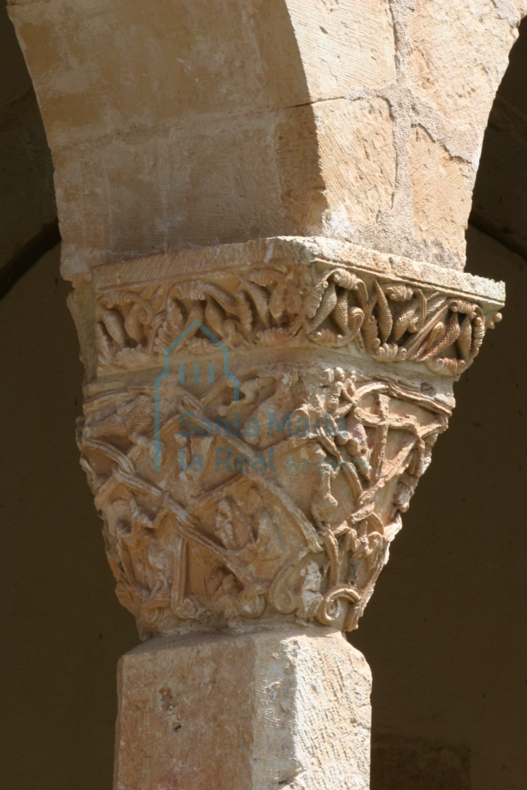 Capitel en el que se representan escenas de la Pasión de Cristo, en el pórtico
