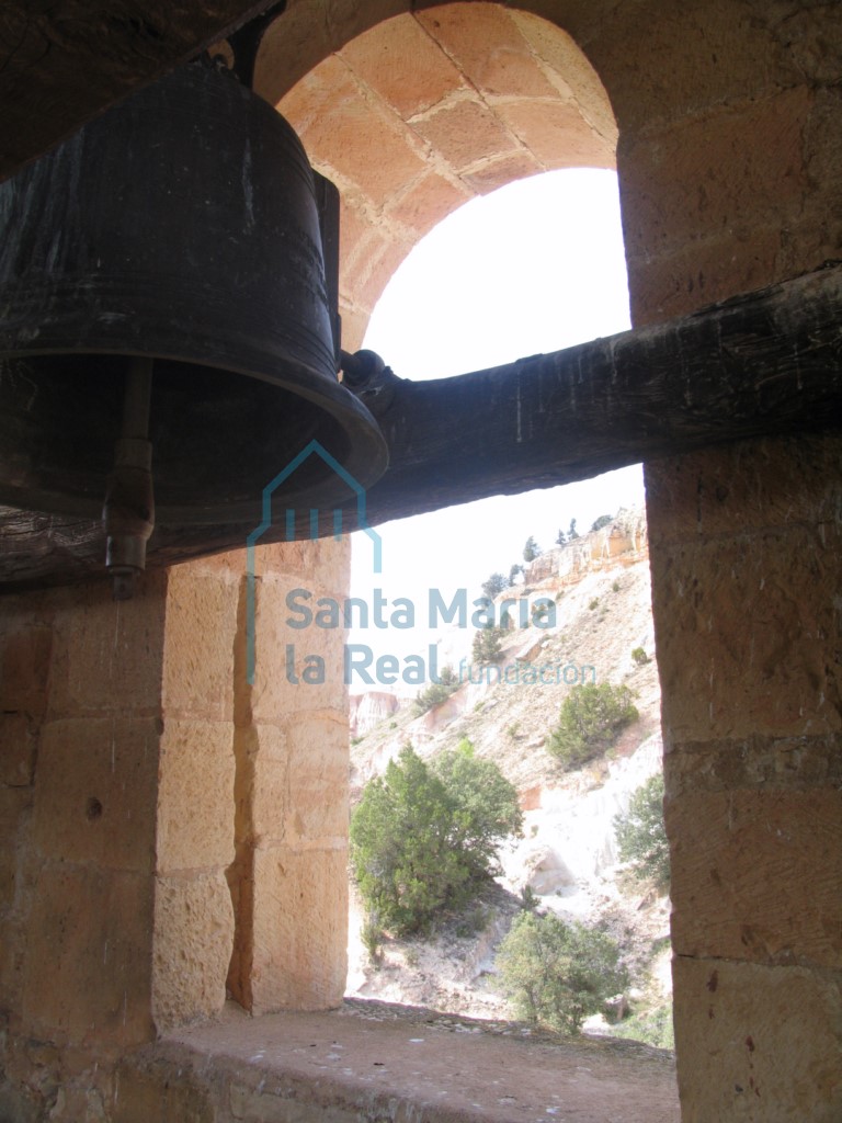 Tronera para la campana de la torre