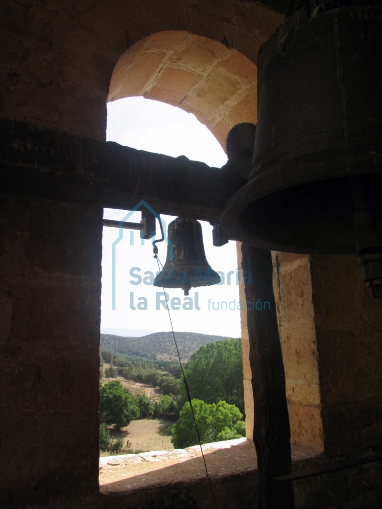 Tronera para la campana de la torre