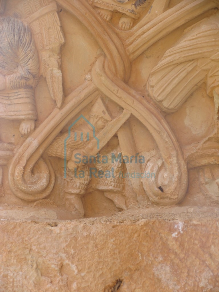 Detalle del capitel que representa el Maeistas Domini, en el pórtico