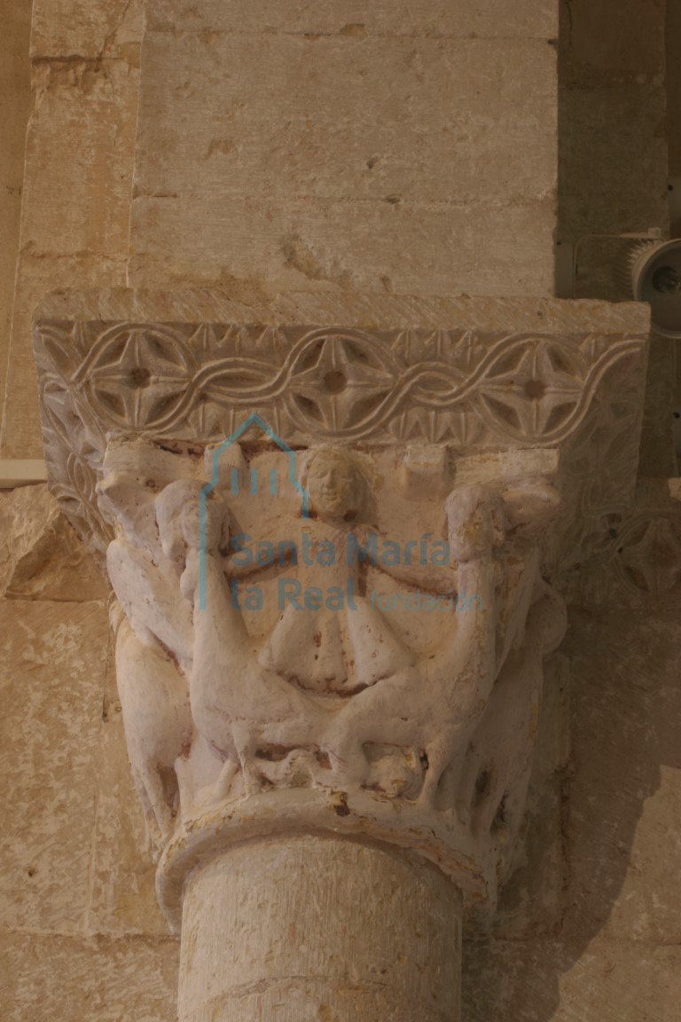 Capitel del arco triunfal