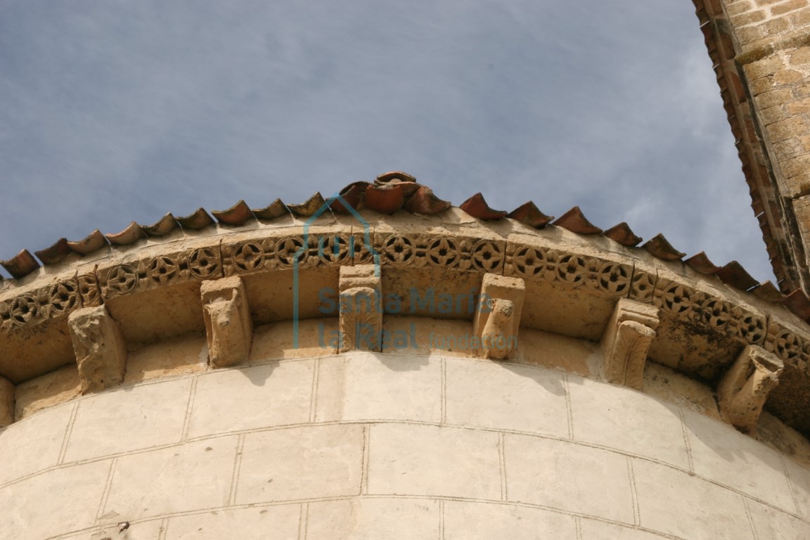 Canecillos del ábside