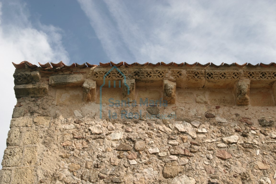 Canecillos de la fachada meridional