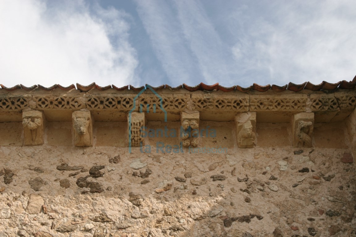 Canecillos de la fachada meridional