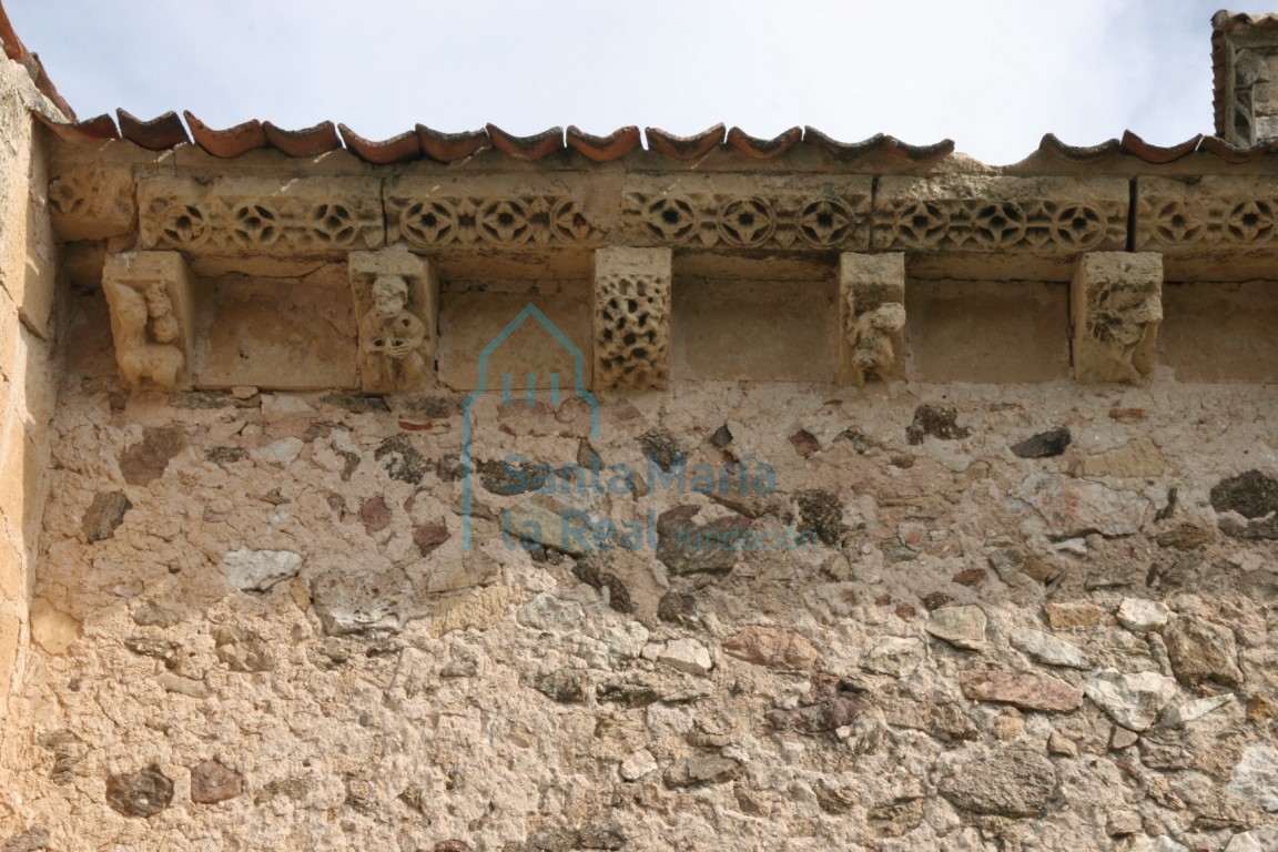 Canecillos de la fachada meridional