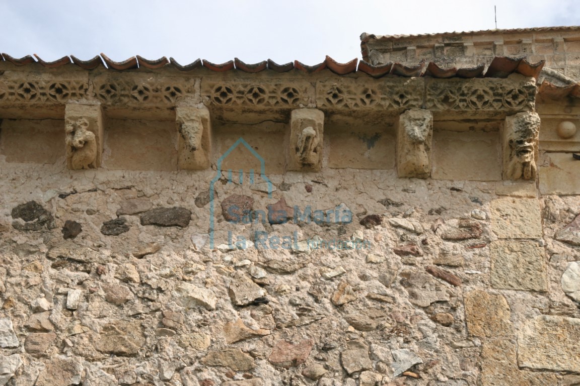 Canecillos de la fachada meridional