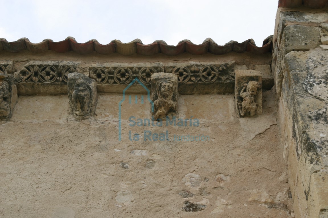 Canecillos de la fachada septentrional