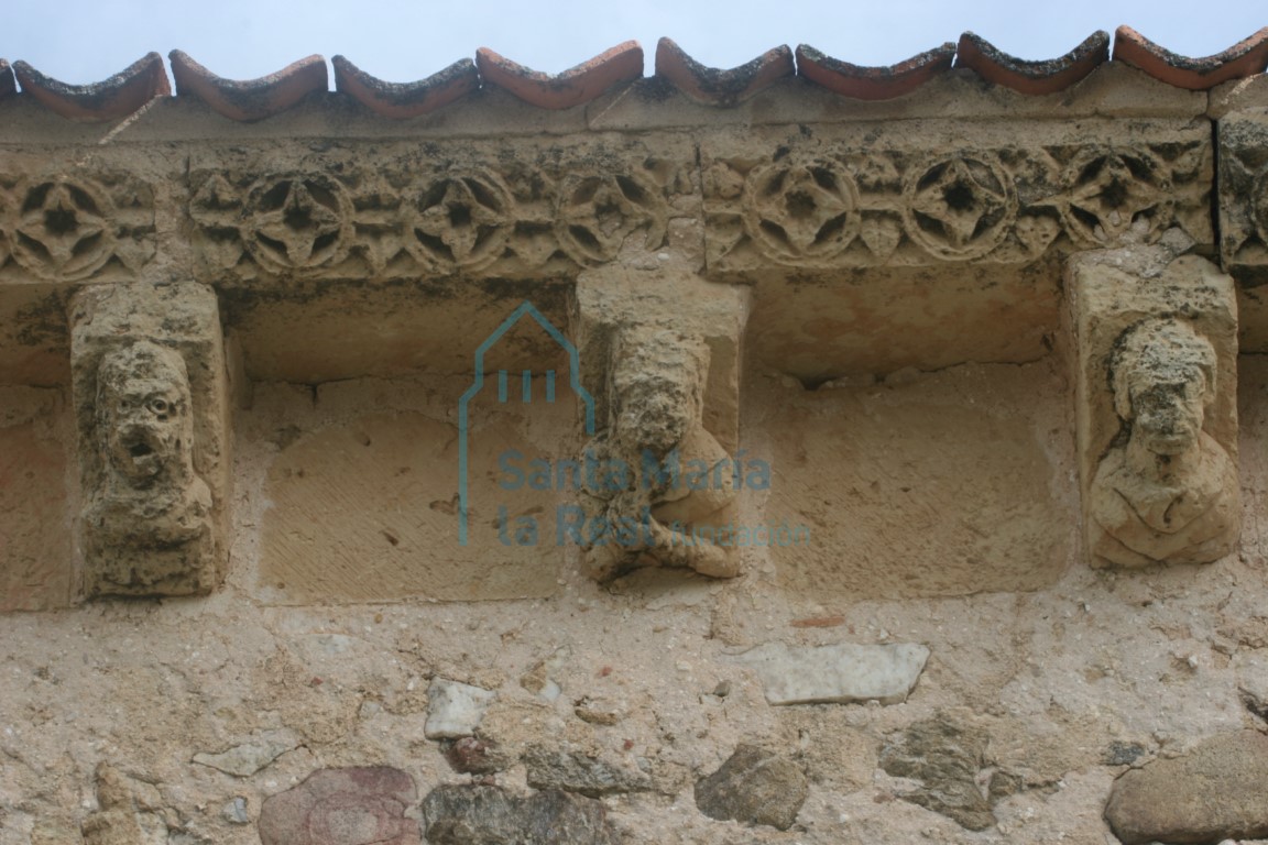 Canecillos de la fachada septentrional