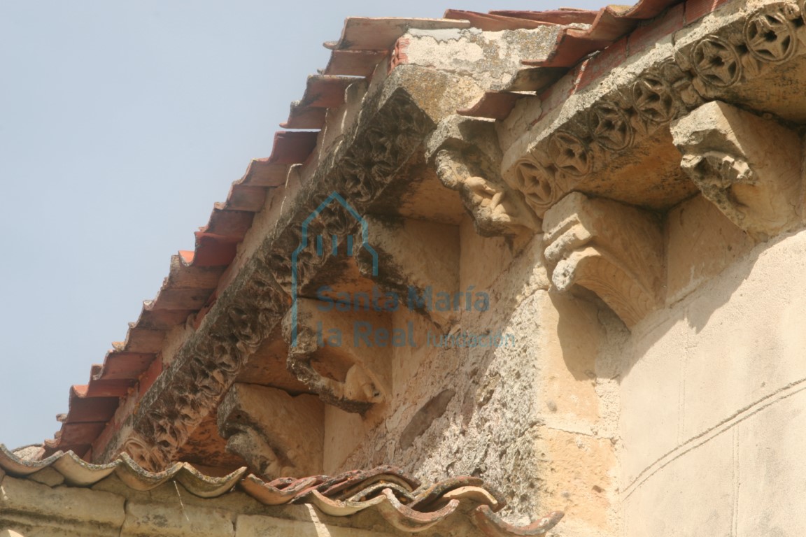 Canecillos de la fachada meridional