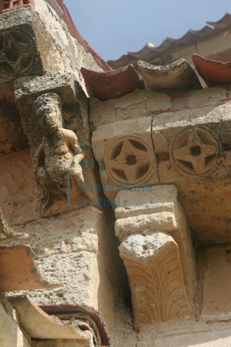Canecillos de la fachada meridional