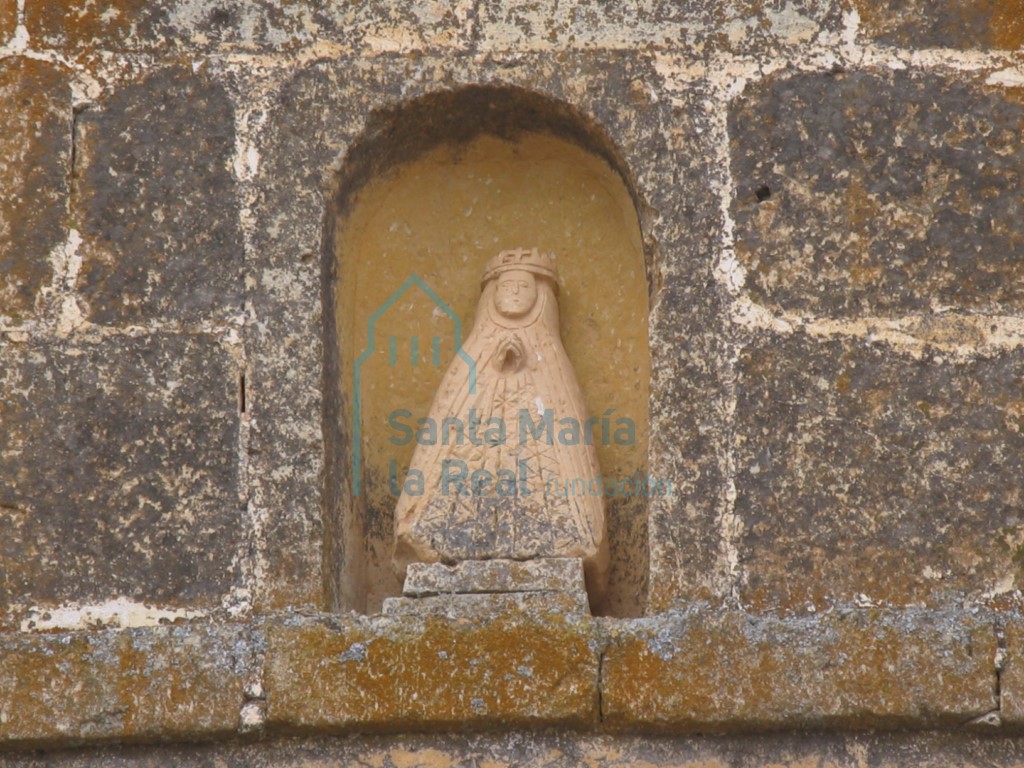 Detalle de la hornacina sobre la portada norte