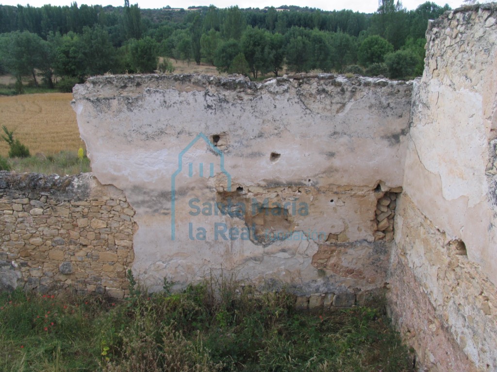 Interior de la nave, vista del muro sur