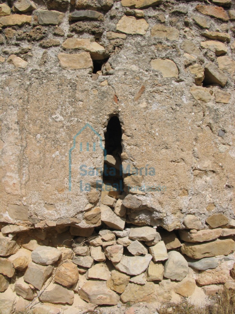 Ventana saetera del ábside