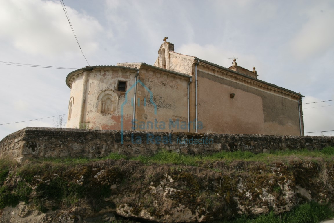 Vista de la iglesia desde el noreste